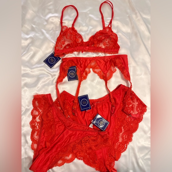 La Perla Vintage Fiery Red Lace Bra Set four pieces . - Picture 8 of 14